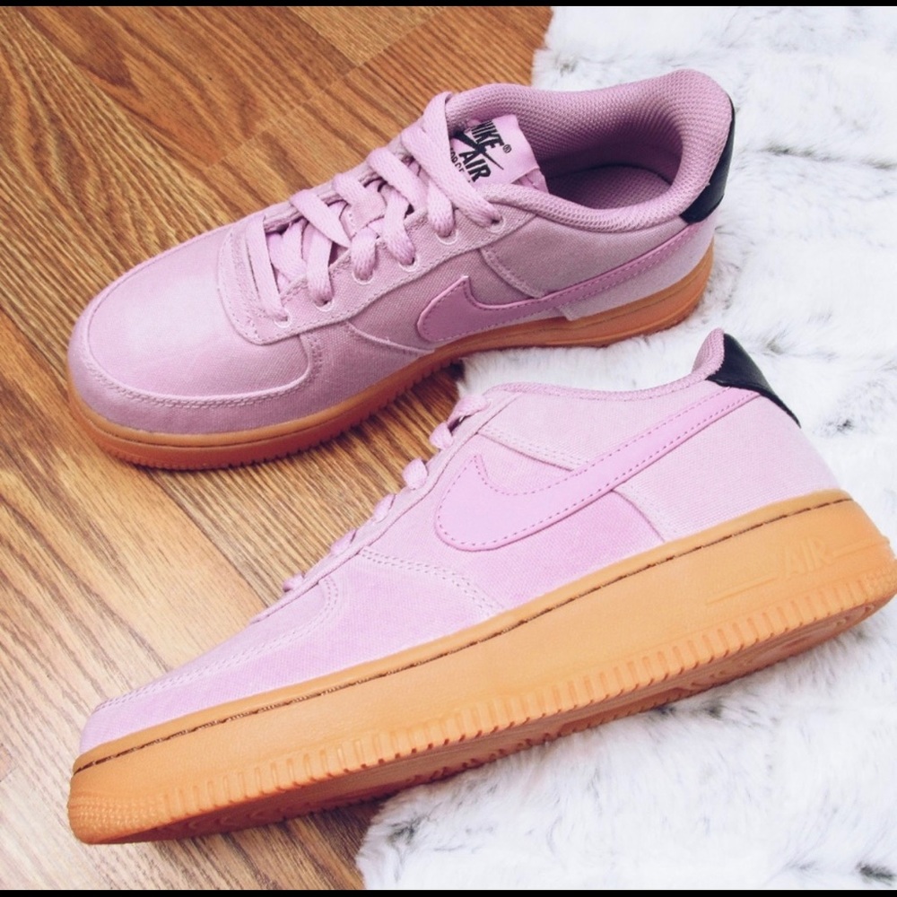 Nike Air Force 1 LV8